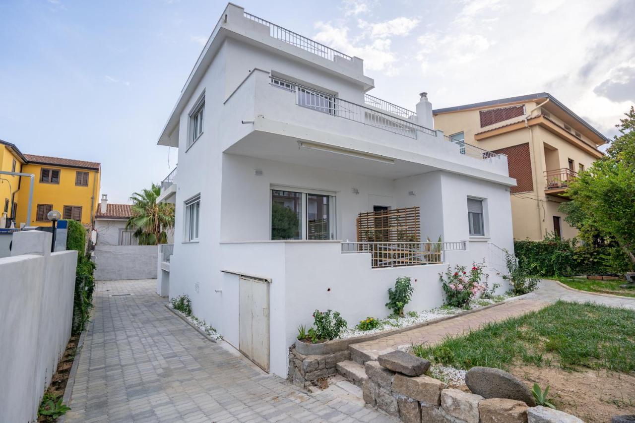 Doctor Guest House Tortolì Екстериор снимка